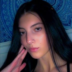 Meet your Posher, Mia